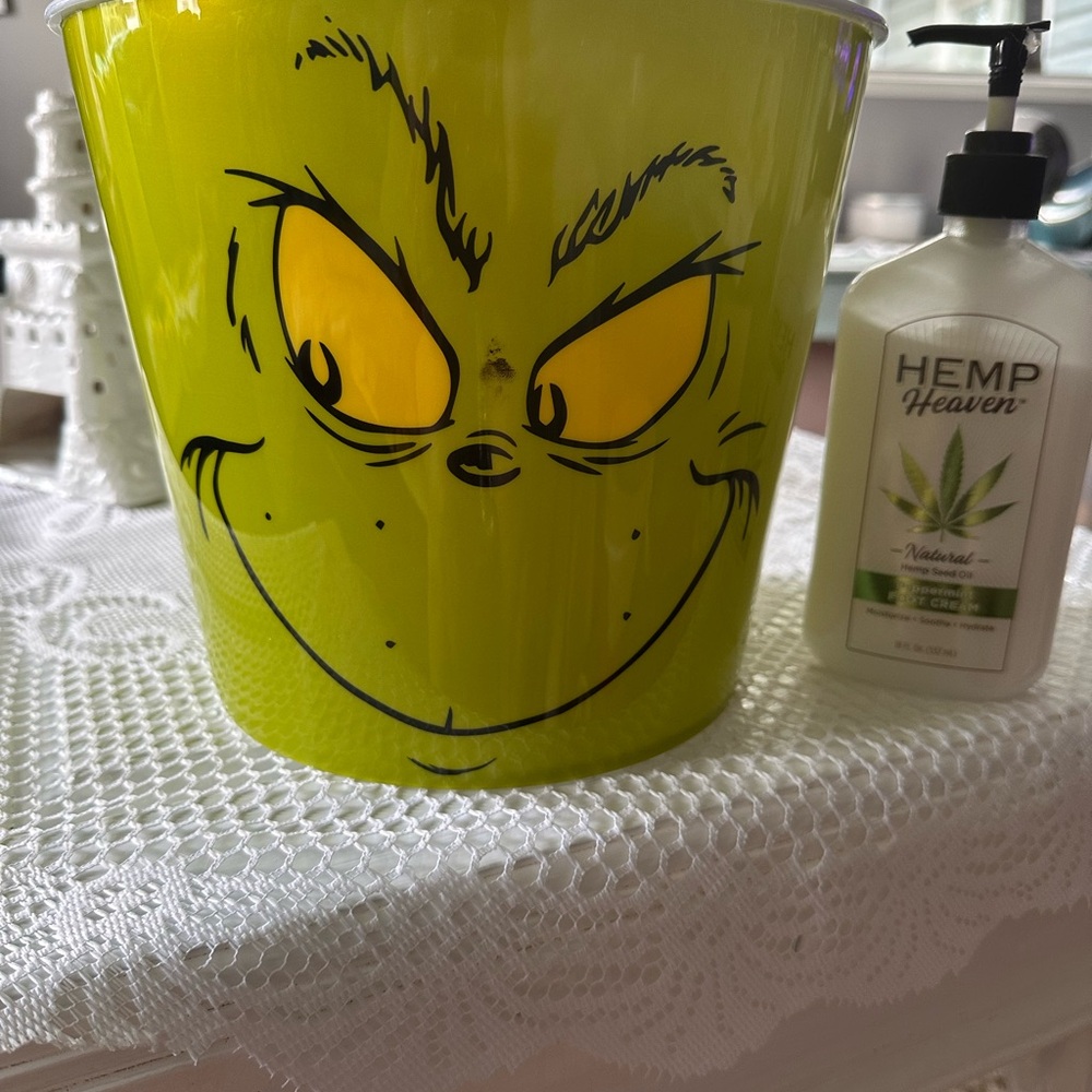Green and Yellow Grinch popcorn bucket ..